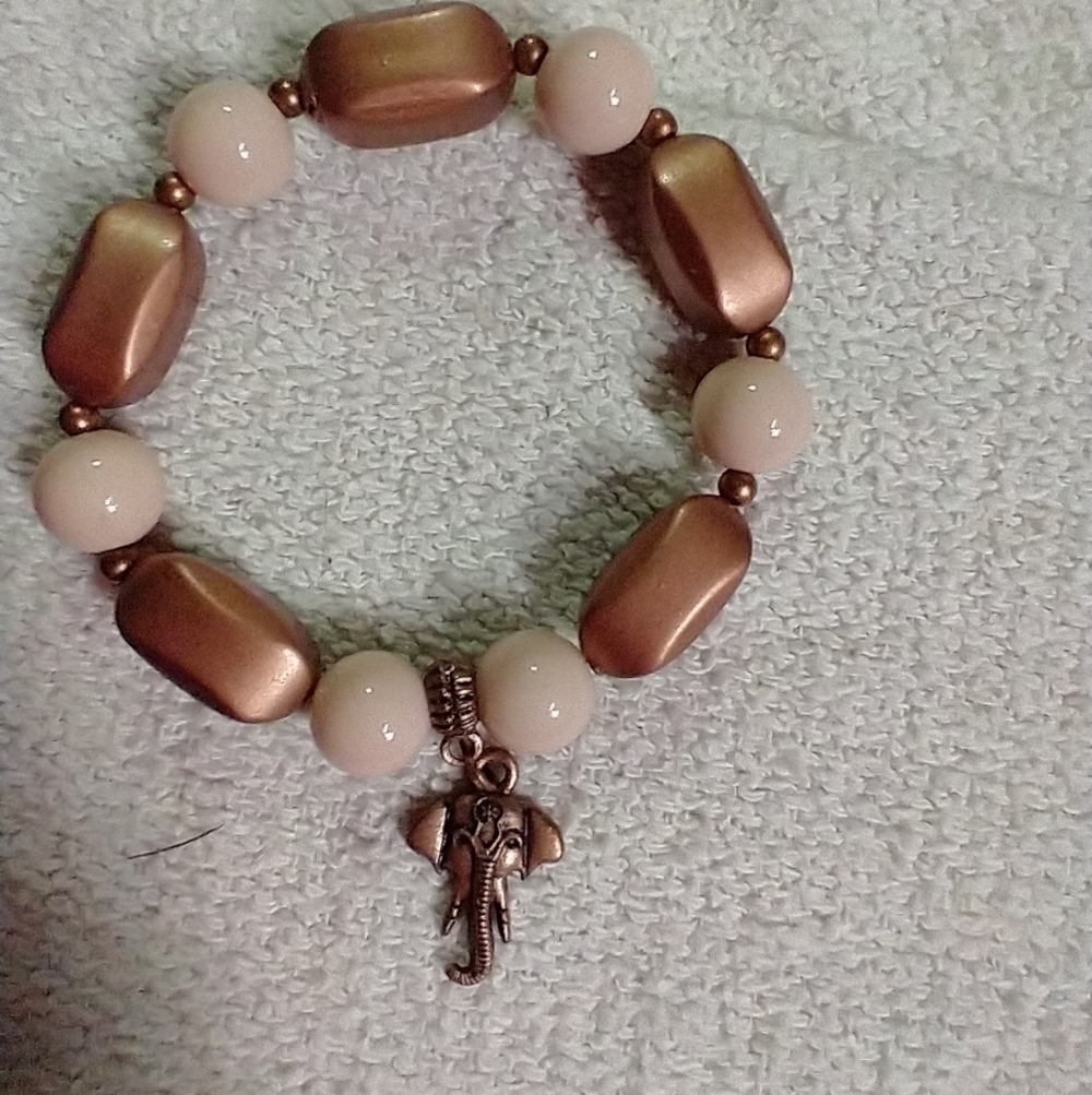 Goldtone African ethnic tribal elephant beaded stretch bracelet